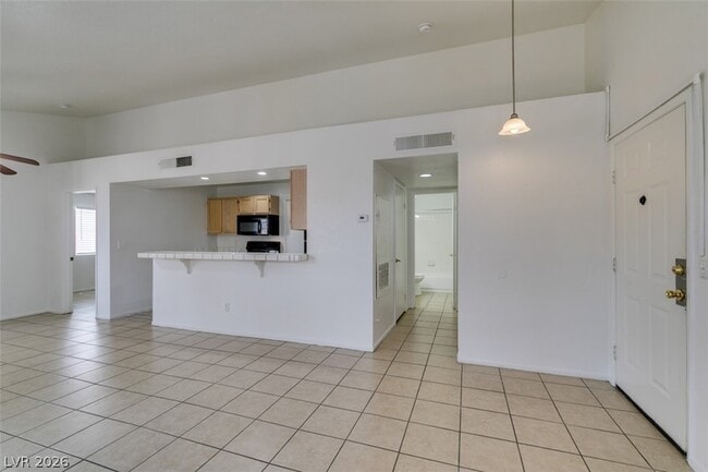 Building Photo - 7570 W Flamingo Rd