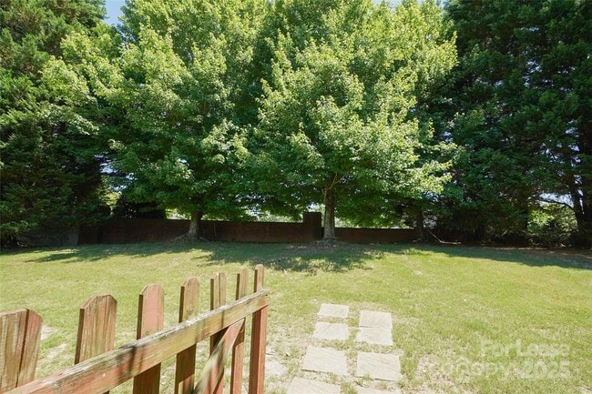 Building Photo - 2411 Normancrest Ct
