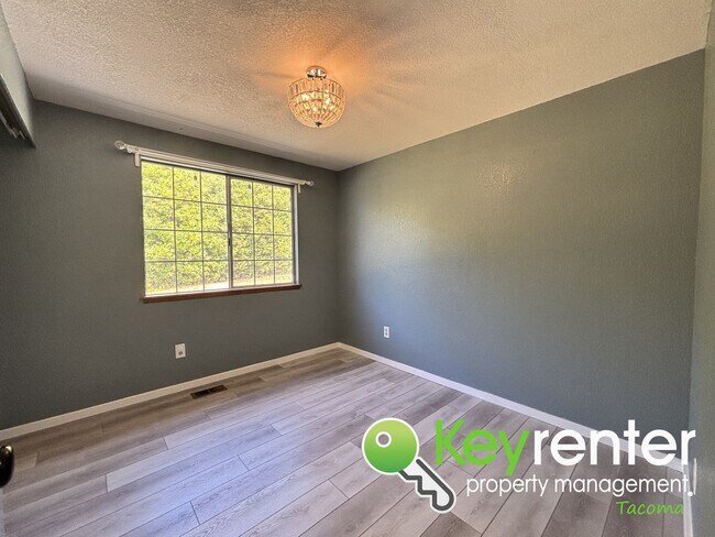 Building Photo - Remodeled 3-Bedroom Home in Steilacoom wit...