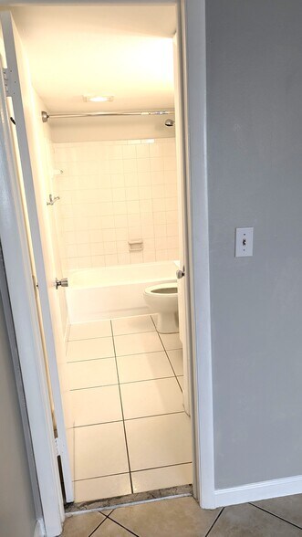 Master Bath - 3777 NW 78th Ave