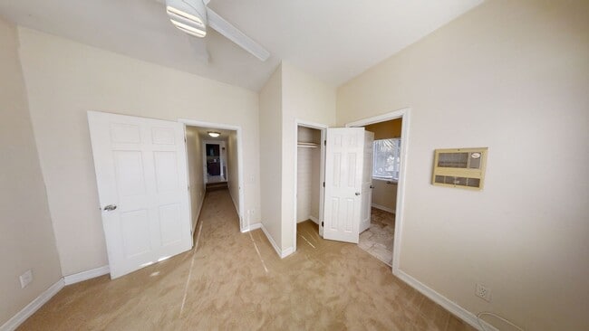 Building Photo - 5BD/2BA on Montezuma with Parking!!