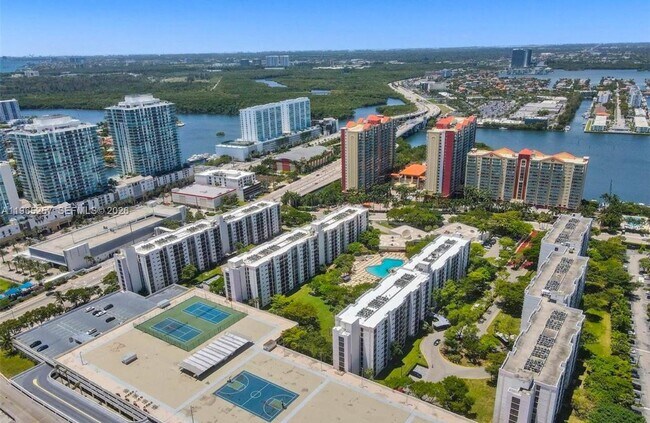 Building Photo - 17011 N Bay Rd