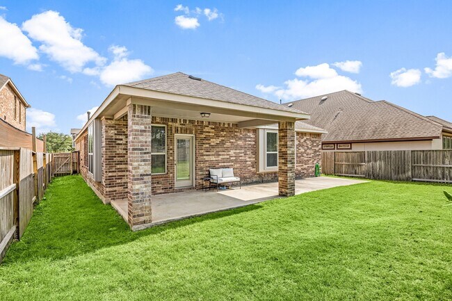Building Photo - 6326 Wolf Run Dr