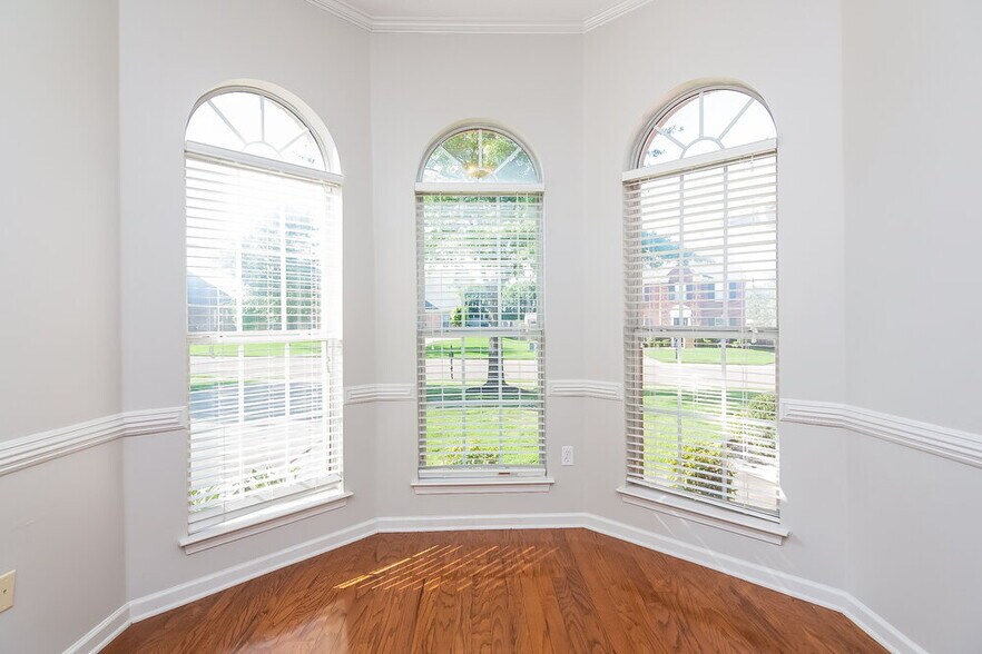 Building Photo - 2885 Rutherford Dr