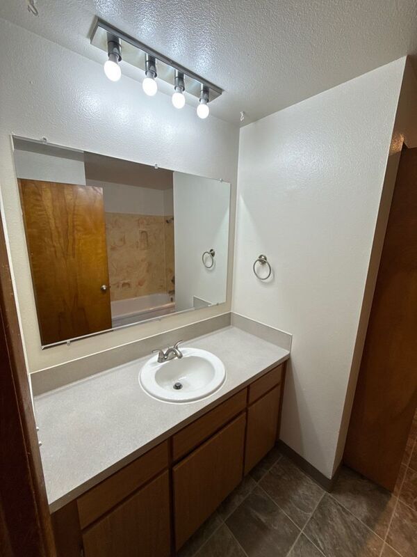 Building Photo - 673 Glen Creek Rd NW