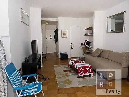 Building Photo - 210 E Broadway