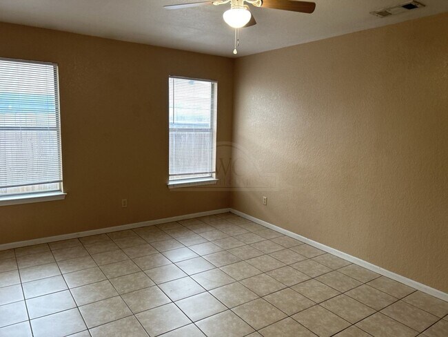 Building Photo - 2511 Bermuda Dr