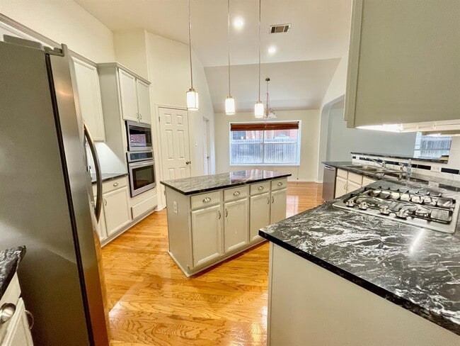 Building Photo - 902 Cashew Ln