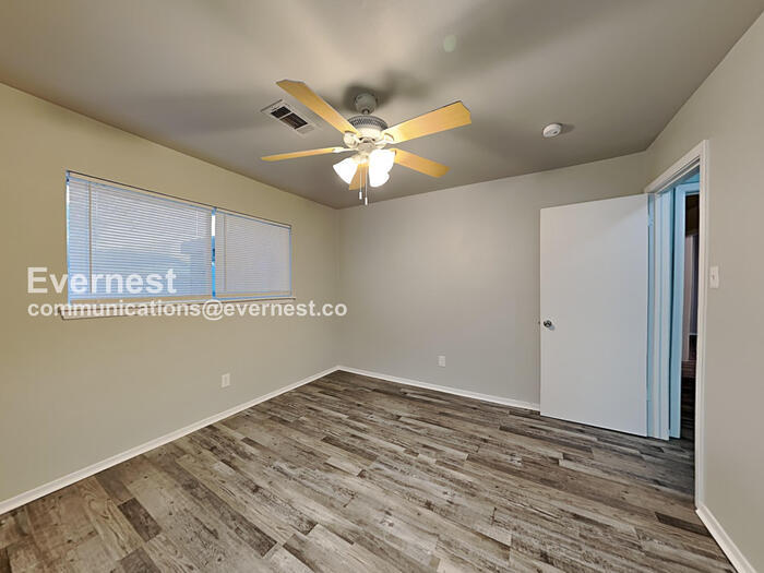 Building Photo - 5242 Grace Point Ln