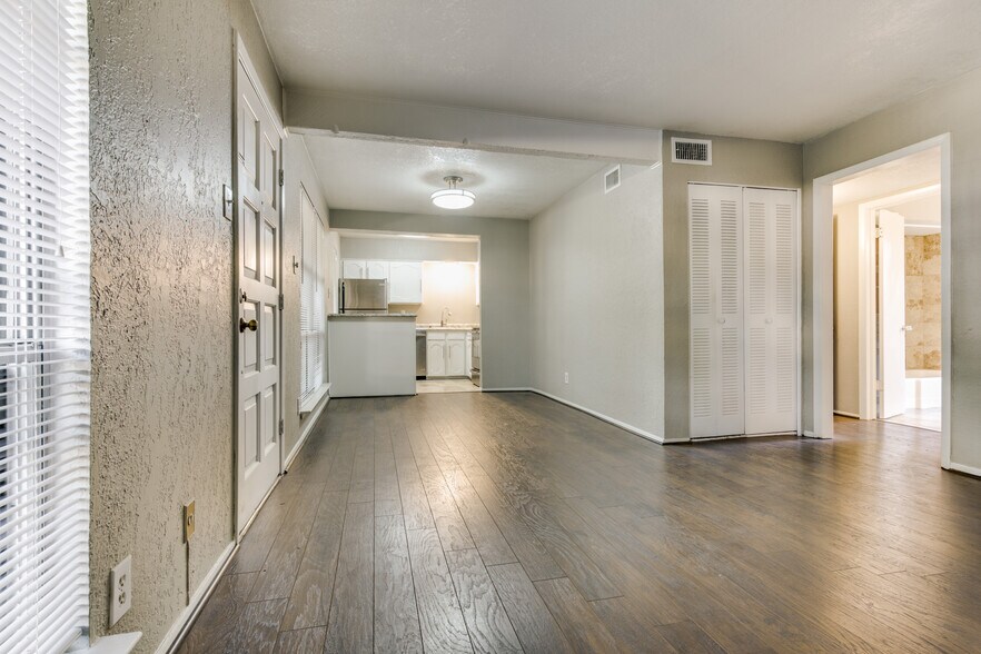 Building Photo - 4114 Avondale Ave