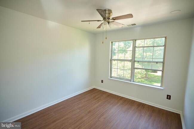 Building Photo - 46760 Hobblebush Terrace
