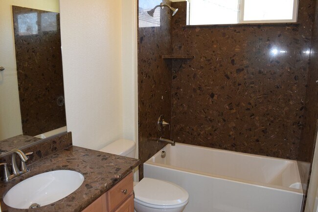 Building Photo - Spacious Home In Mountain House