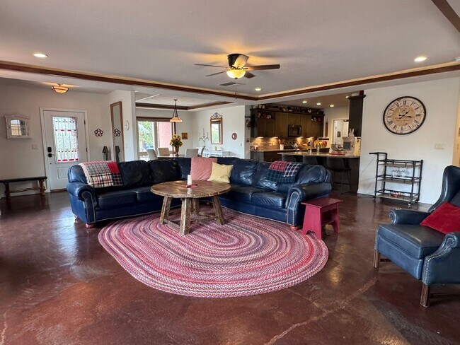 Building Photo - Stylish One-Story FULLY FURNISHED 3Bed, 2B...