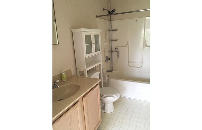 Building Photo - 3227 Bishop St