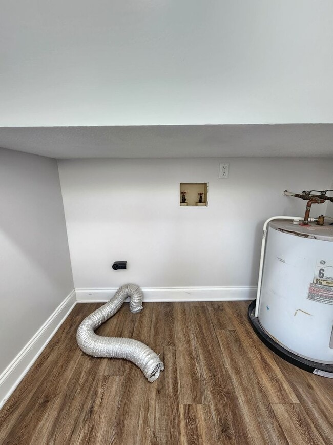 Building Photo - West Asheville Apartment!