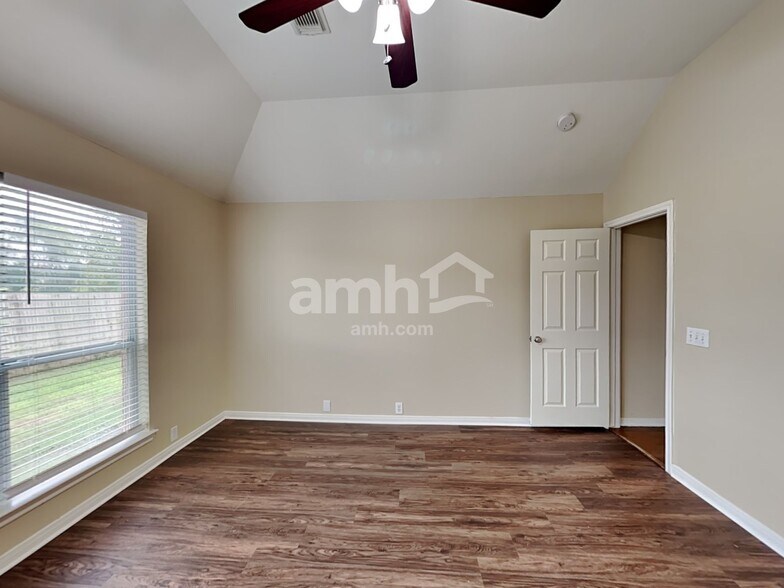 Building Photo - 8812 Sun Haven Ln
