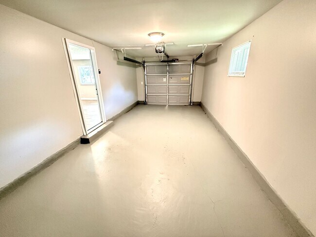 Building Photo - 4409 Primrose Ln