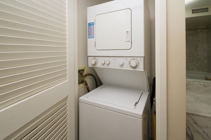 Washer/Dryer - 1330 Ala Moana Blvd