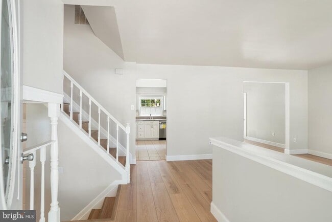 Building Photo - 15950 Alameda Dr