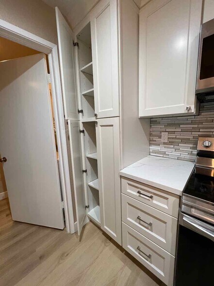 Large pantry with lots of storage. - 3183 Wayside Plz