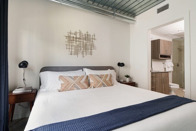 Building Photo - Live in Midtown for $1,515 – Prime Location!