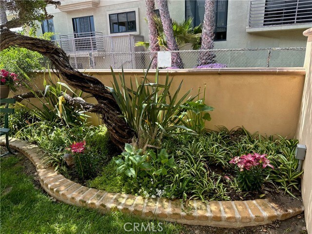 Building Photo - 3003 Ocean Front Walk