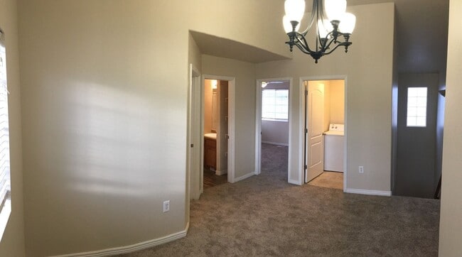 Building Photo - Cozy West Jordan Home with attached 2 car garage
