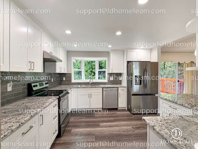 Building Photo - "Spacious 4-Bed Oasis with Granite Touches & Finished Basement in Renton!"