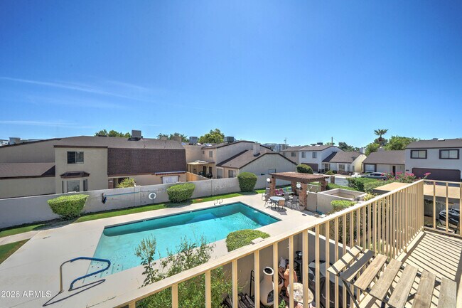 Building Photo - 2511 E Shaw Butte Dr