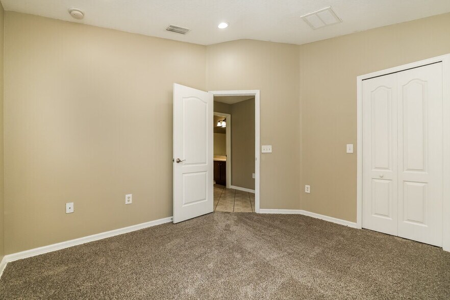 Building Photo - 12704 Evington Point Dr