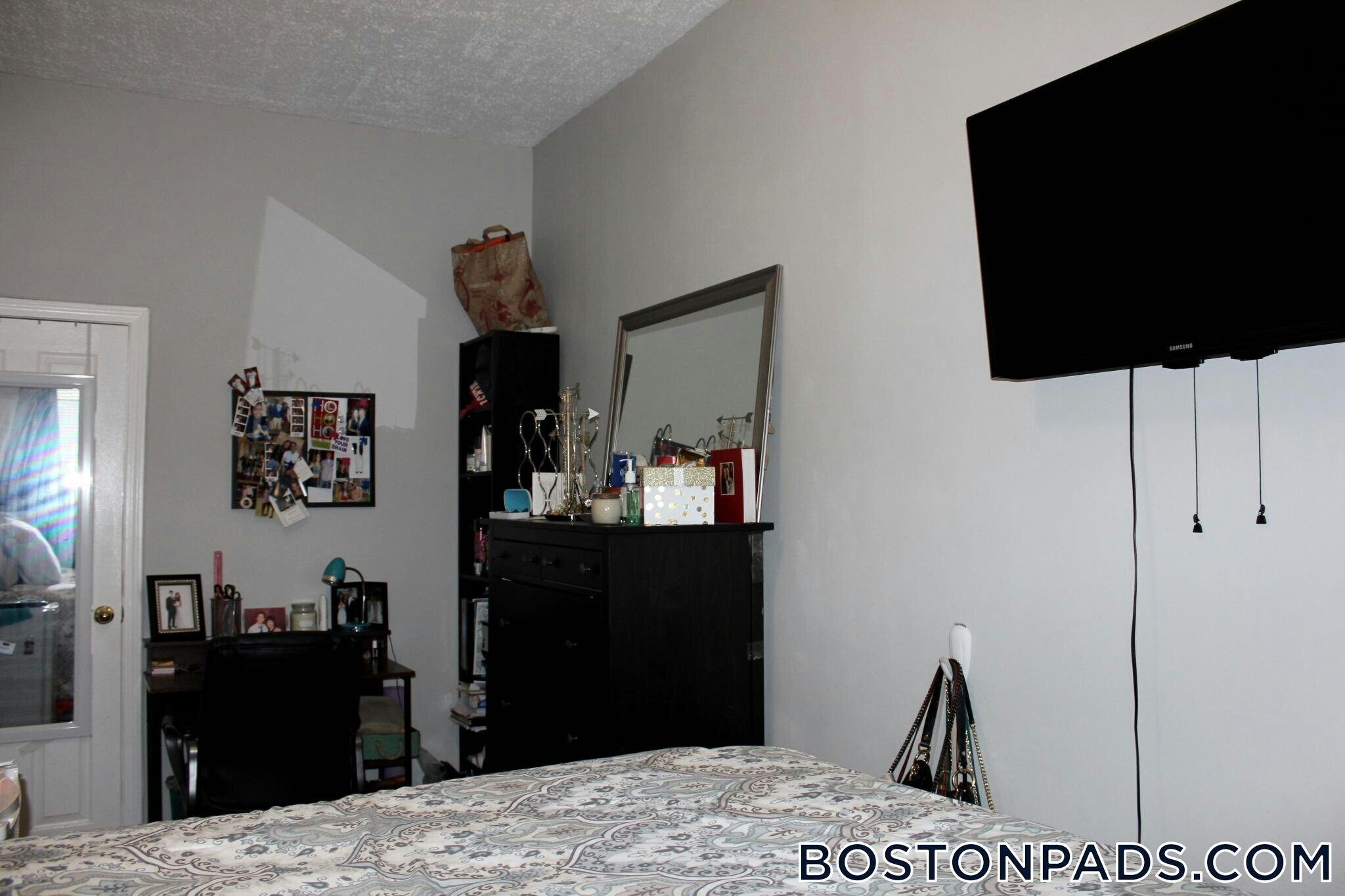 Building Photo - 447 Park Dr