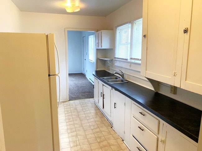 Building Photo - Dog friendly 1 level