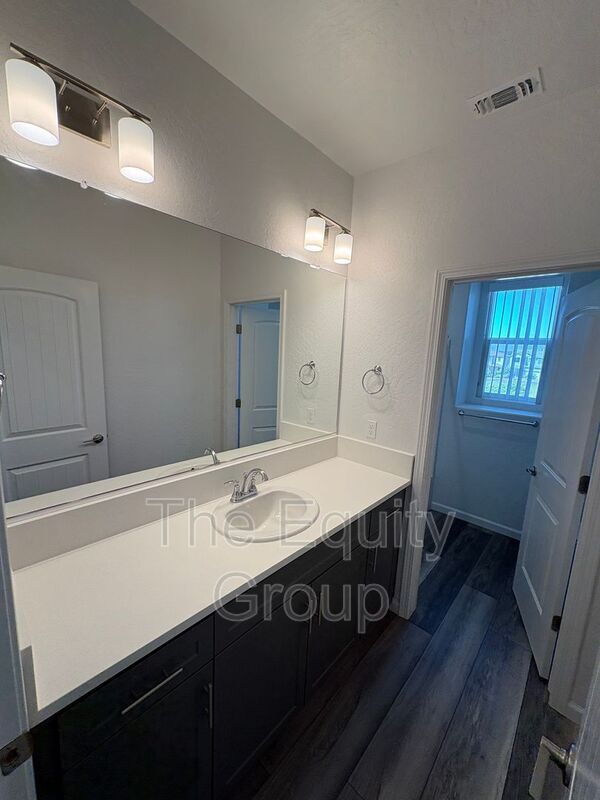 Building Photo - 3036 N Parkside St