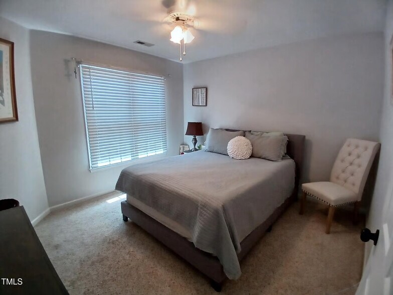 Building Photo - Room in Condo on Springfork Dr