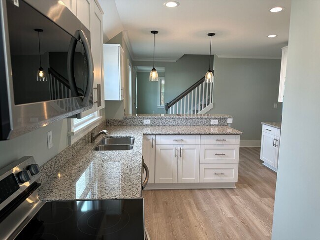 Building Photo - Beautifully Remodeled 4-bedroom Cape Cod -...