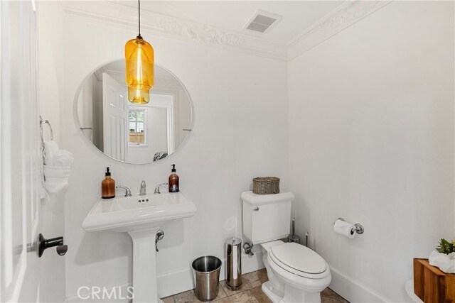 Building Photo - 7 Pacific Winds