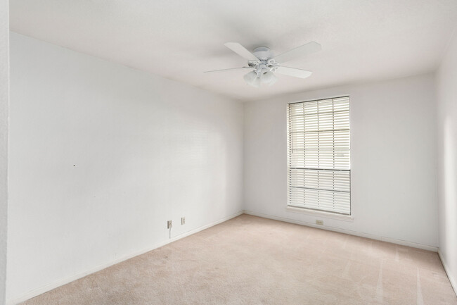 Building Photo - 13722 Hunters Hawk