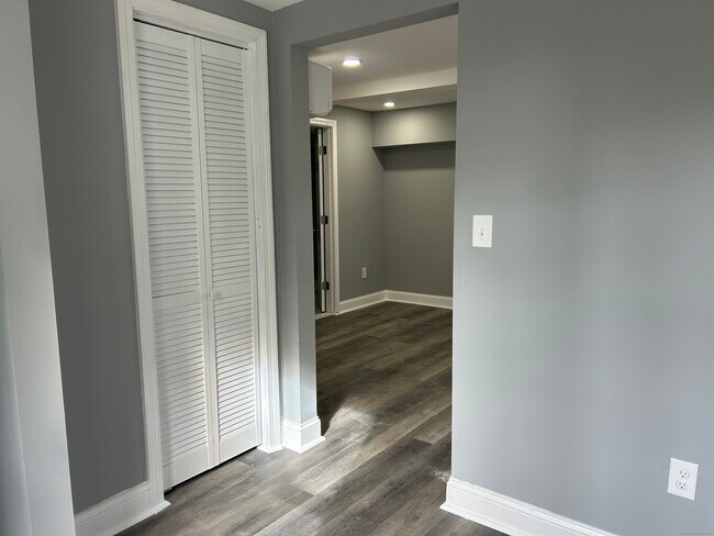 Building Photo - 22 Hawthorne St