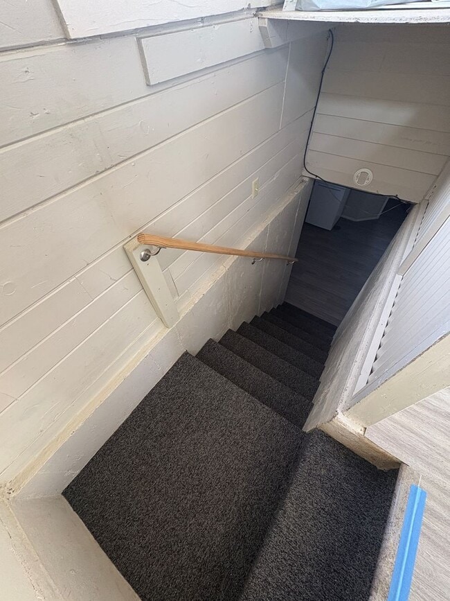 Building Photo - Centrally Located 3 bedroom home