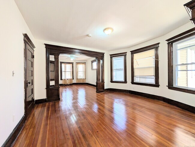 Building Photo - 133 Poplar St