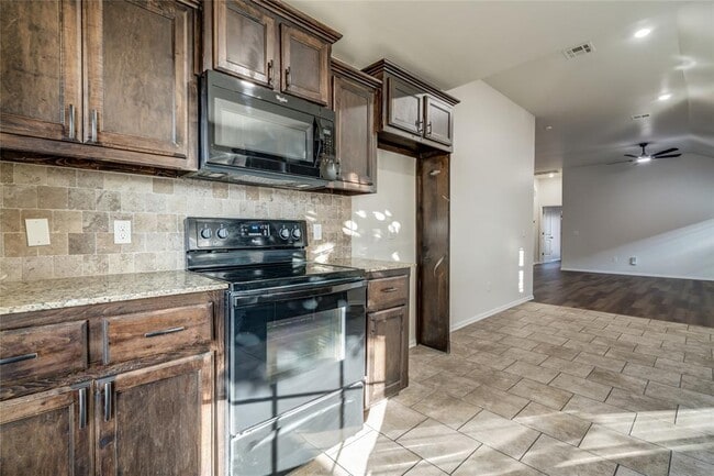 Building Photo - 12716 Heritage Oaks Dr