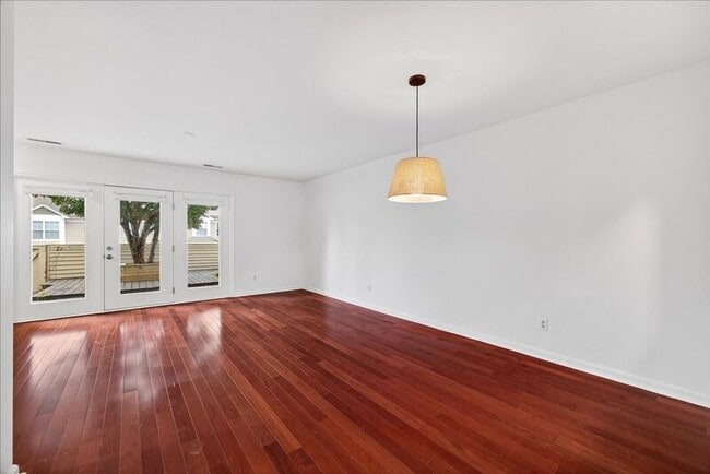 Building Photo - 1371 Le Parc Terrace