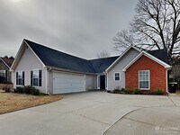 Building Photo - 325 Plantation Blvd