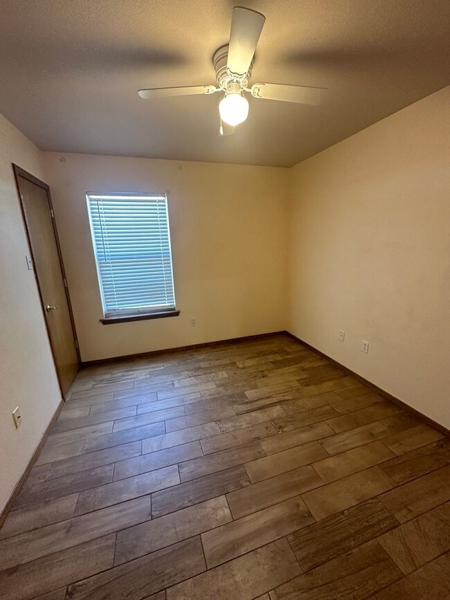 Building Photo - Cozy 4 Bed 2 Bath! Mesa School District !