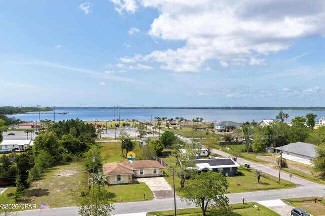 Building Photo - 404 Missouri Ave