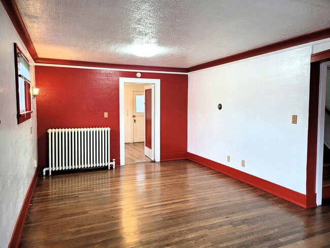 Building Photo - Spacious Unique Home in Central Location