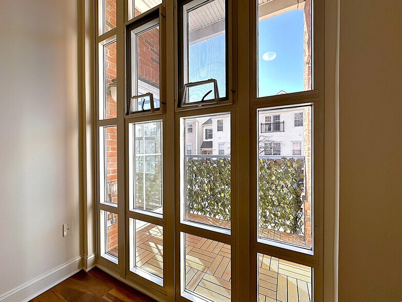 Building Photo - 55 Mallory Ave