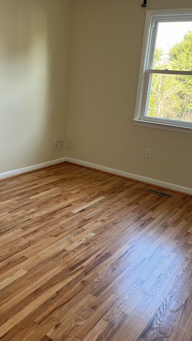 Building Photo - 2 Wimbledon Ln