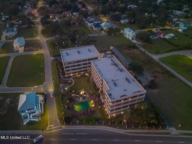 Building Photo - 4640 W Beach Blvd