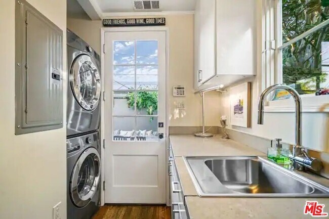 Building Photo - 1972 Stearns Dr